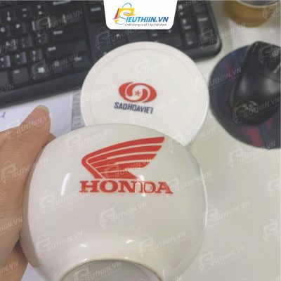 Tem uv dán lên chén ăn cơm