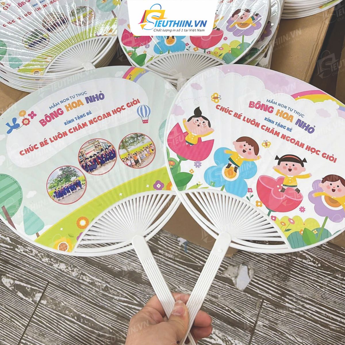 Quạt giấy nan nhựa cute